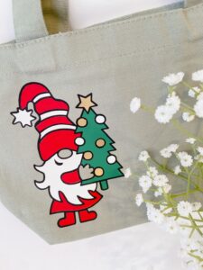 シルエットジャパン様の カッティングマシンカメオと アイロンシートを使って サンタクロースさんの可愛いトートバッグ